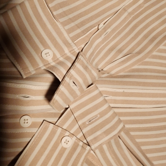 Brown and white button-up blouse - Picture 3 of 4